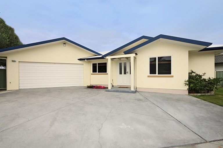Photo of property in 17 Chelsea Drive, Taradale, Napier, 4112