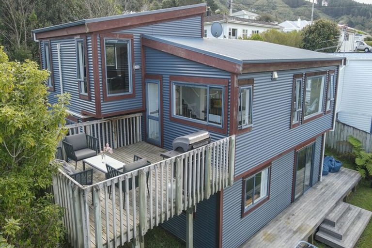 Photo of property in 3a Kiwi Crescent, Tawa, Wellington, 5028