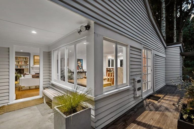 Photo of property in 8 Sylvan Valley Avenue, Titirangi, Auckland, 0604