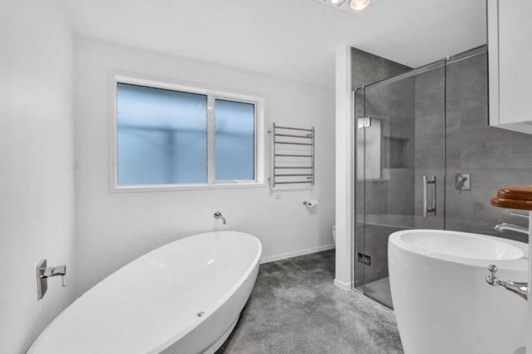 Photo of property in 2 Mercade Close, Stratford, 4332