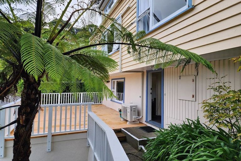 Photo of property in 10a Norna Crescent, Kelburn, Wellington, 6012