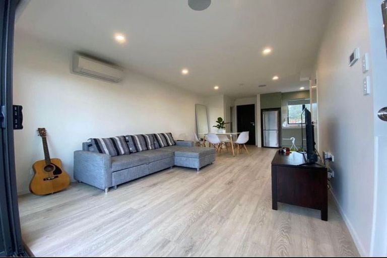 Photo of property in 2/103 Flanshaw Road, Te Atatu South, Auckland, 0610