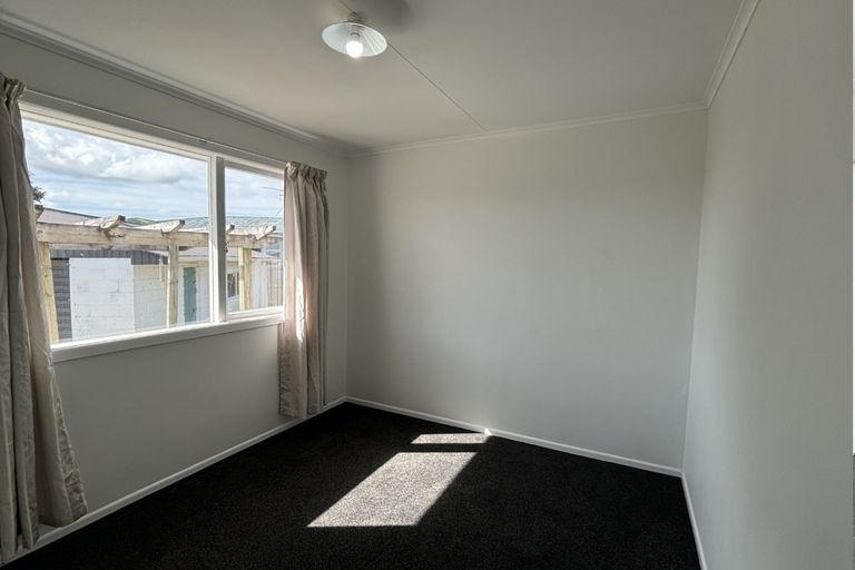 Photo of property in 77 Collins Road, Melville, Hamilton, 3206