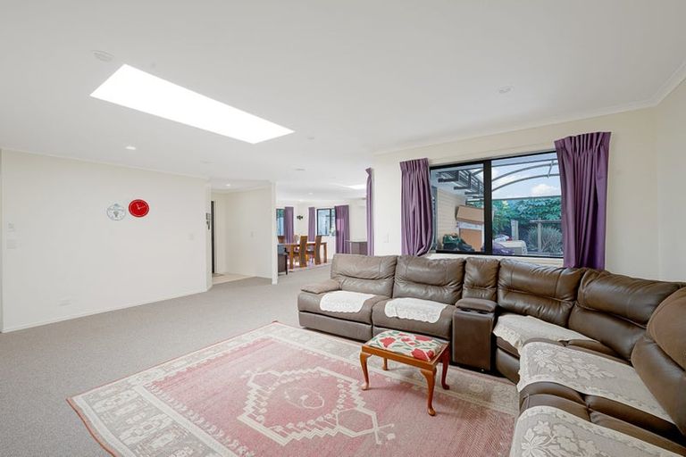Photo of property in 42 San Marino Drive West, Henderson, Auckland, 0612