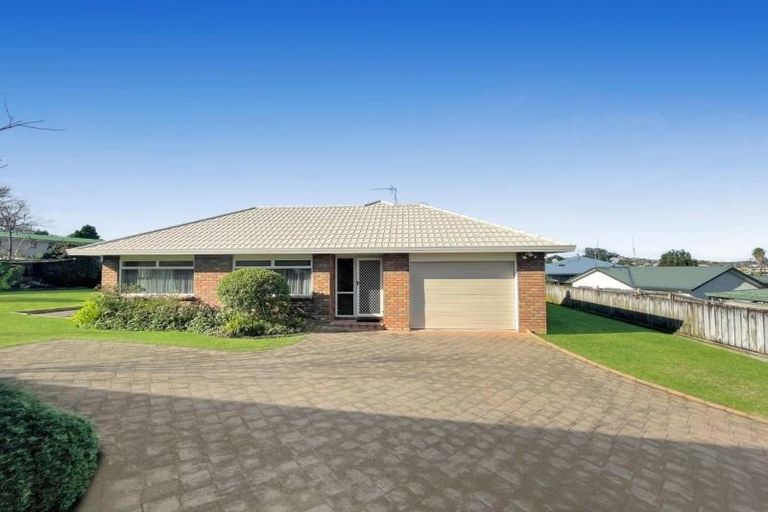 Photo of property in 8 Hollinger Place, Nawton, Hamilton, 3200