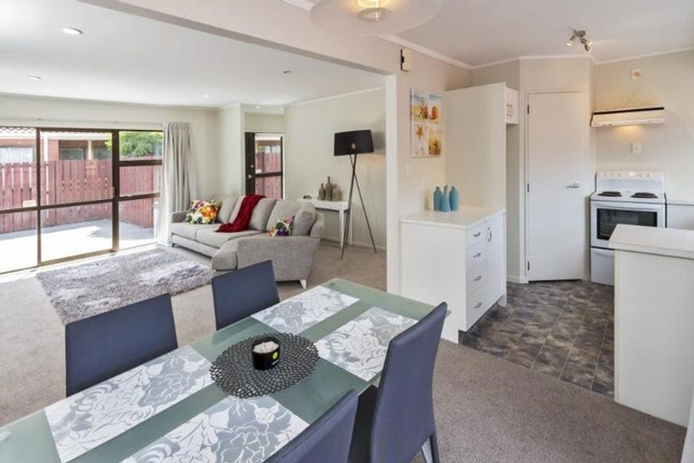 Photo of property in 2/17 Ross Martin Court, Conifer Grove, Takanini, 2112