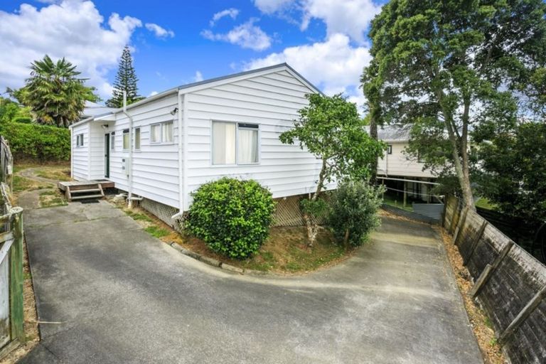 Photo of property in 2/15 Sunhaven Avenue, Glenfield, Auckland, 0629