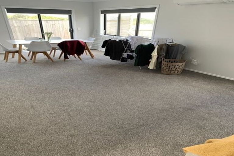 Photo of property in 29b Glanmire Road, Newlands, Wellington, 6037