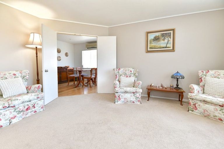 Photo of property in 110 Lakeside Drive, Orewa, 0931