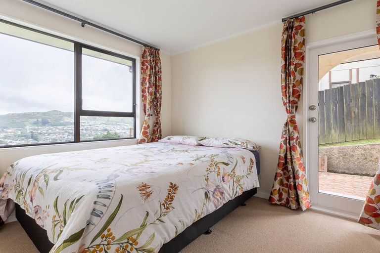 Photo of property in 5 Mandeville Crescent, Grenada Village, Wellington, 6037