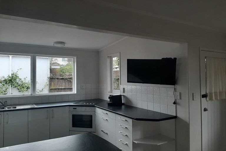 Photo of property in 9 Titirangi Road, New Lynn, Auckland, 0600