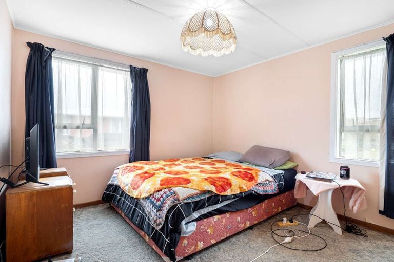 Photo of property in 14 Tainui Street, Castlecliff, Whanganui, 4501