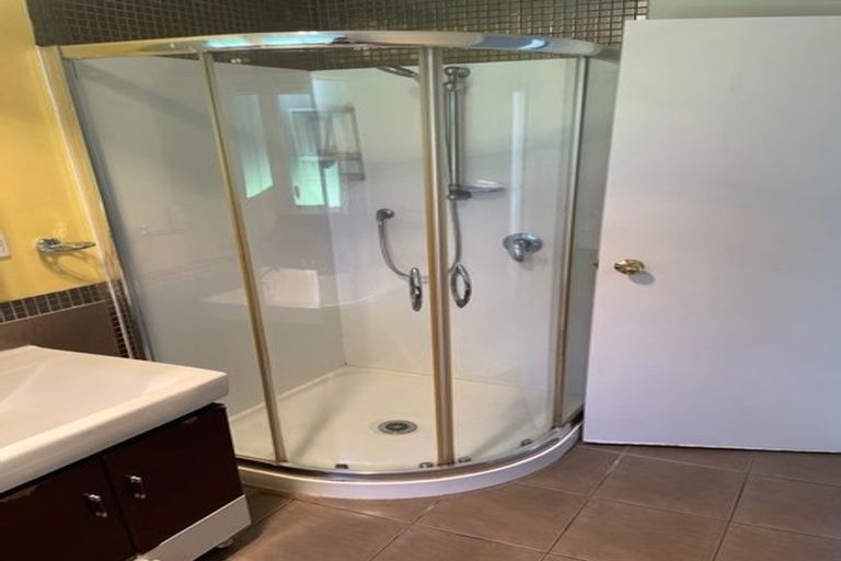 Photo of property in 47 Riverton Drive, Randwick Park, Auckland, 2105