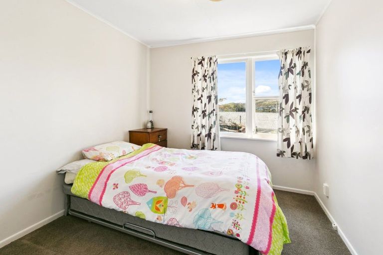 Photo of property in 29 Kahikatea Grove, Paparangi, Wellington, 6037