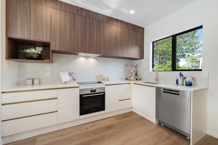 Photo of property in 140b Edgewater Drive, Pakuranga, Auckland, 2010