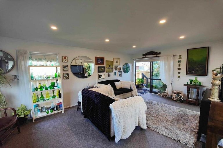 Photo of property in 91 Archmillen Avenue, Pakuranga Heights, Auckland, 2010