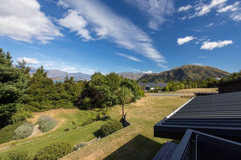 Photo of property in 10 Minaret Ridge, Wanaka, 9305