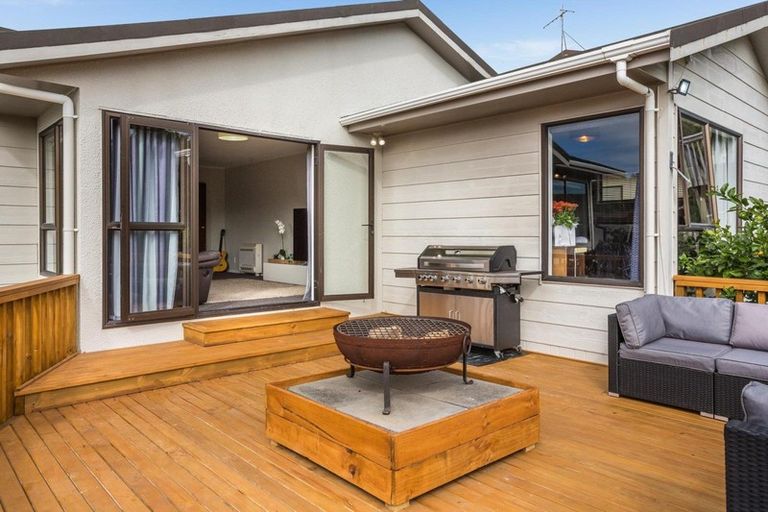 Photo of property in 11 Picketboat Lane, Whitby, Porirua, 5024