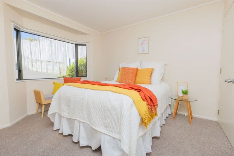 Photo of property in 15u6 Glanmire Road, Newlands, Wellington, 6037