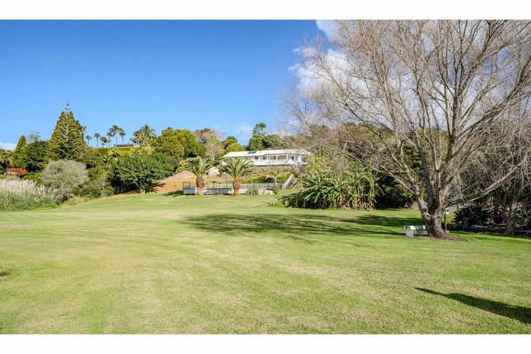 Photo of property in 11 The Lookout, Kerikeri, 0230