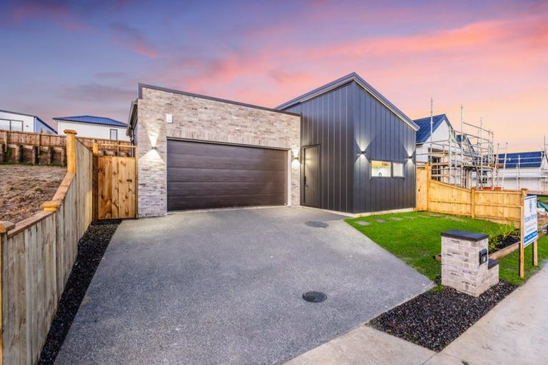 Photo of property in 16 Bannockburn Road, Opaheke, 2113