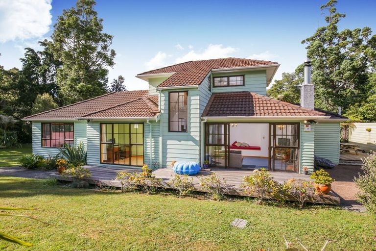 Photo of property in 2 Grovelands Way, Titirangi, Auckland, 0604