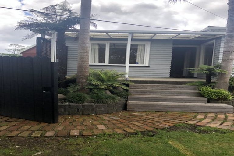 Photo of property in 82 Rosier Road, Glen Eden, Auckland, 0602