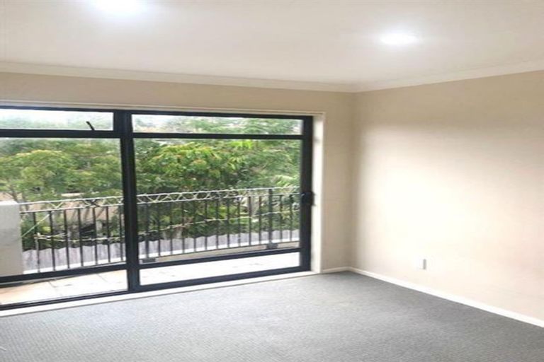 Photo of property in 60 English Oak Drive, Schnapper Rock, Auckland, 0632