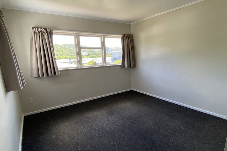 Photo of property in 95 Farmer Crescent, Taita, Lower Hutt, 5011