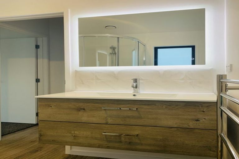 Photo of property in 1056 Peak Road, Helensville, 0875