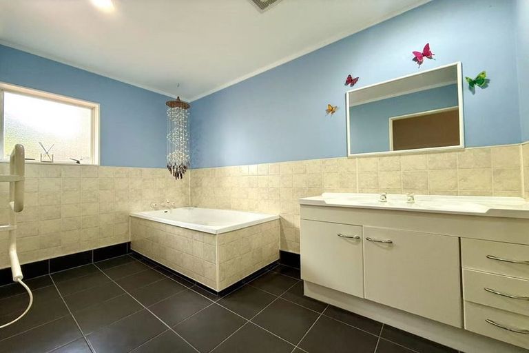 Photo of property in 79 Wairere Road, The Gardens, Auckland, 2105