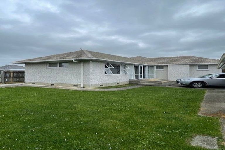 Photo of property in 32 Tintern Avenue, Avonhead, Christchurch, 8042