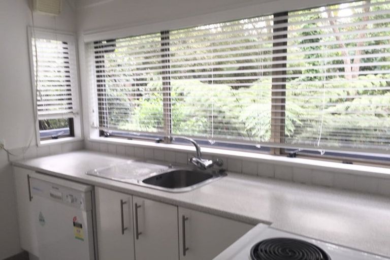 Photo of property in 13 Felstead Street, Birkenhead, Auckland, 0626