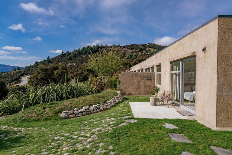 Photo of property in 18 Hidden Hills Drive, Wanaka, 9305