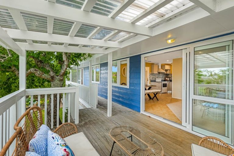 Photo of property in 32 Neil Avenue, Te Atatu Peninsula, Auckland, 0610