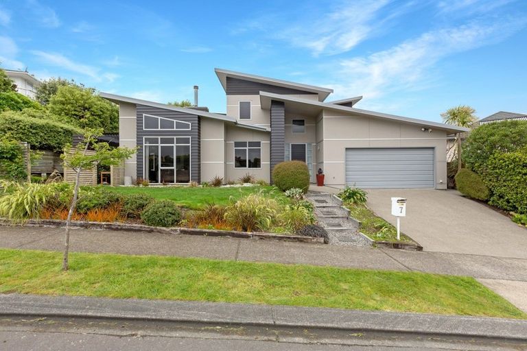 Photo of property in 7 Resolution Drive, Whitby, Porirua, 5024