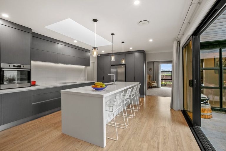 Photo of property in 10 Francis Douglas Drive, Westown, New Plymouth, 4310