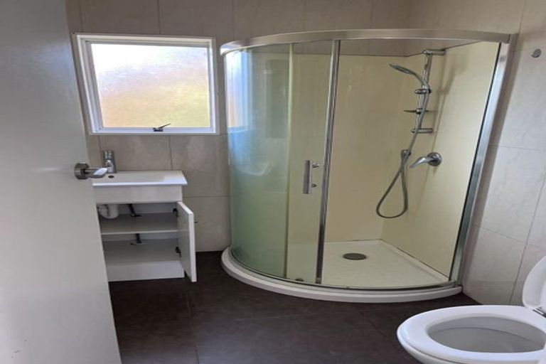 Photo of property in 15 Lyford Crescent, Sunnynook, Auckland, 0620