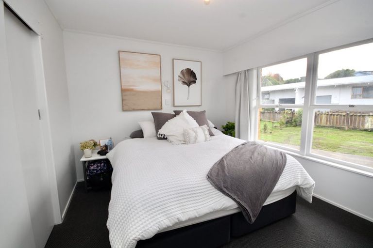 Photo of property in 1/11 Kapiti Place, Sunnynook, Auckland, 0620