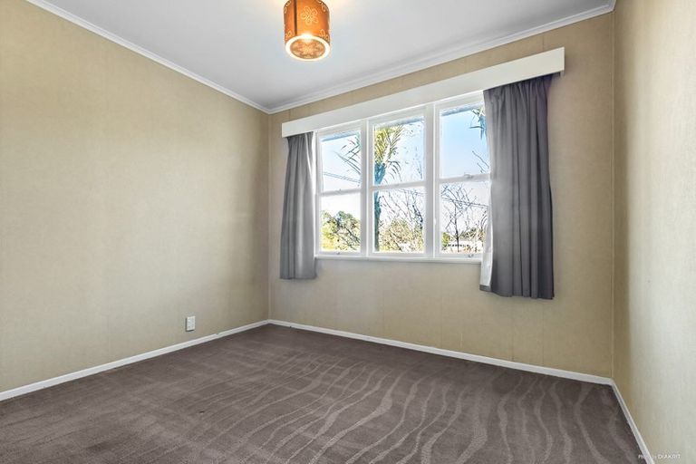 Photo of property in 25 Edmonton Road, Henderson, Auckland, 0612