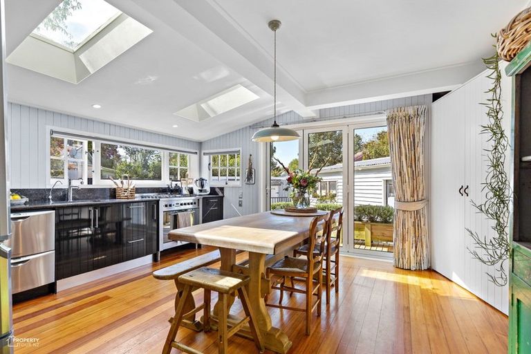 Photo of property in 19 Kempton Street, Greytown, 5712