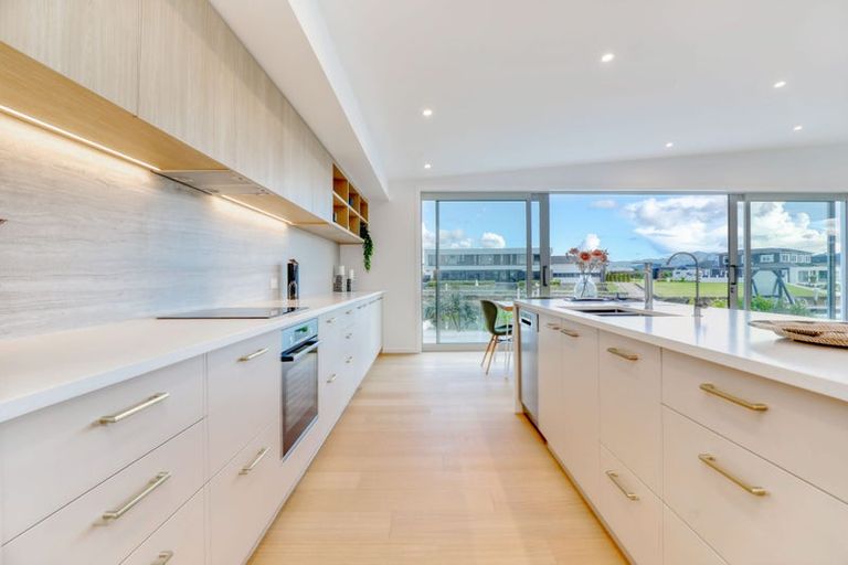 Photo of property in 23 Dorsal Close, Whitianga, 3510