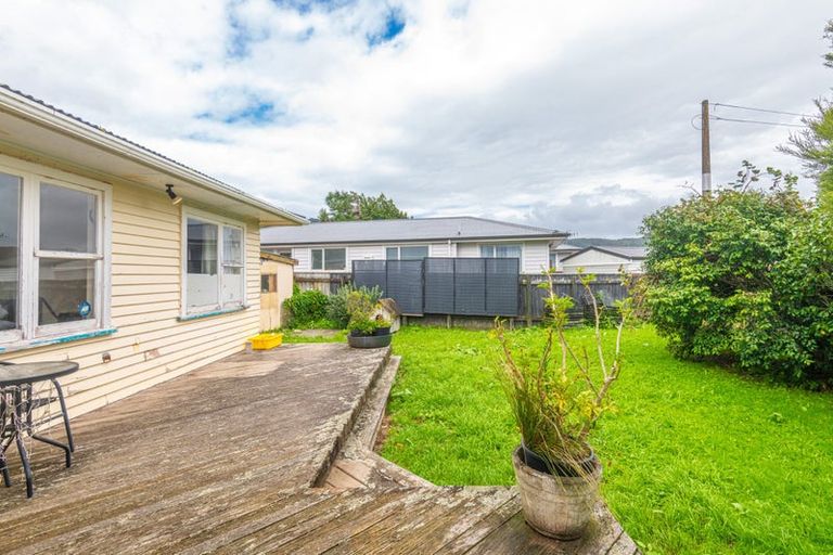 Photo of property in 5 The Strand, Wainuiomata, Lower Hutt, 5014
