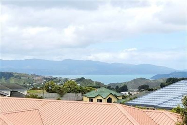 Photo of property in 3 Comber Place, Johnsonville, Wellington, 6037