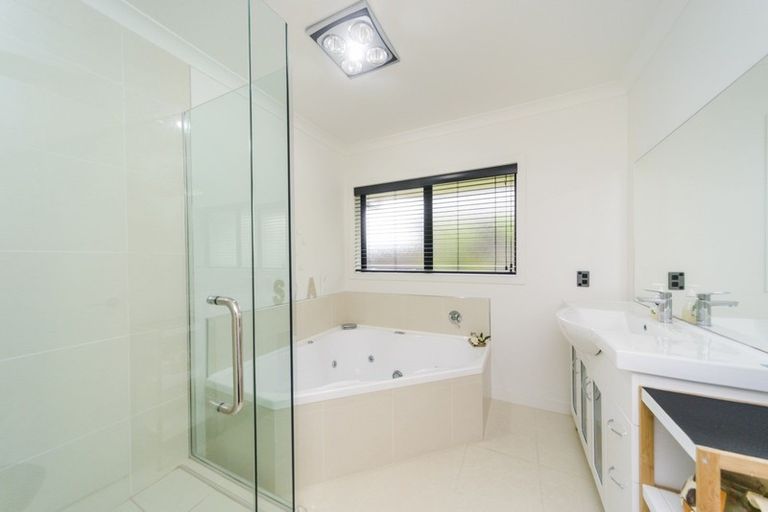 Photo of property in 14 Pegasus Place, Kelvin Grove, Palmerston North, 4414