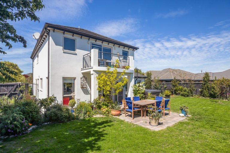 Photo of property in 20 Linkwater Way, Parklands, Christchurch, 8083