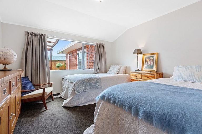 Photo of property in 35 Heta Road, Highlands Park, New Plymouth, 4312