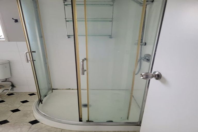 Photo of property in 15 Tiki Street, New Lynn, Auckland, 0600