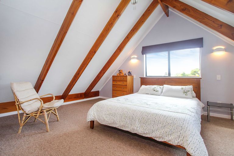 Photo of property in 2/28 Fairdale Place, Birkdale, Auckland, 0626