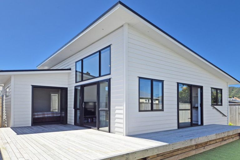 Photo of property in 13-15 Gillespie Street, Taita, Lower Hutt, 5011
